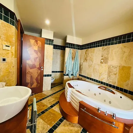 Atico Duplex, Con Piscina Privada, Jacuzzi Y Gimnasio Holiday home *